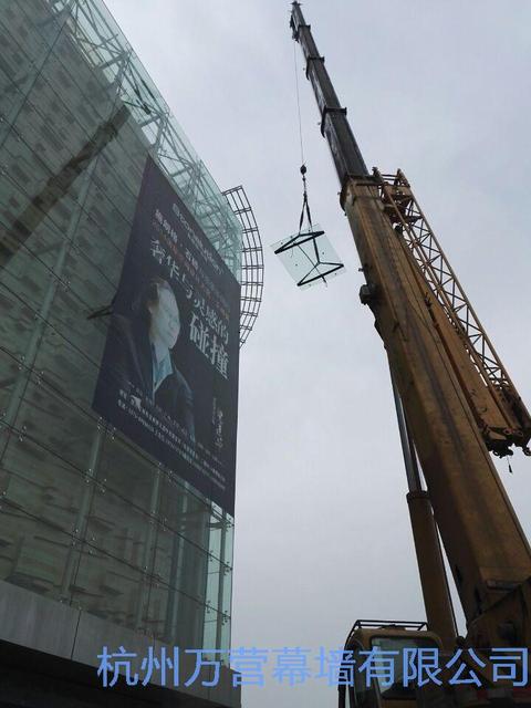 红星美凯龙幕墙玻璃更换